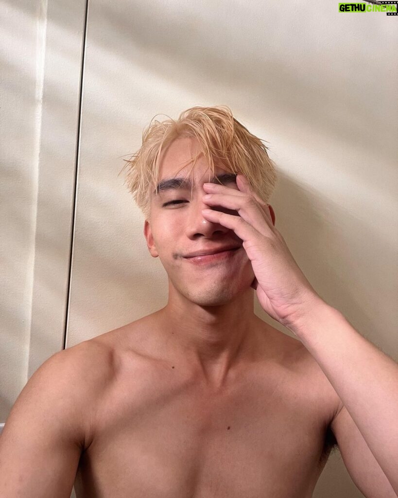 Pakorn Thanasrivanitchai Instagram - Tyler just wanted to say hi 🥵🤪 . . Shout out to @cherlyn.vk For this platinum blonde! New York, New York