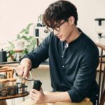 Pakorn Thanasrivanitchai Instagram - Can I be your cup of coffee? 🤓☕️👅 ผมมักจะอยากหาอะไรดีๆ ให้กับตัวเองเสมอ ไม่ว่าจะเป็นกาแฟแก้วโปรดให้จิบ สถานที่สวยๆ ให้ถ่ายรูป หรือแว่นตาดี ๆ ที่เติมเต็มทุกไลฟ์สไตล์ของตุลย์อย่าง OWNDAYS . Seeing the unknown future with OWNDAYS… . @owndays_thailand . #OWNDAYS #OWNDAYSThailand #FromTokyoJapan #オンデーズ #โอนเดส์ #ร้านแว่นตาจากกรุงโตเกียวประเทศญี่ปุ่น #OWNDAYSNewCollection2022 #TulPakorn