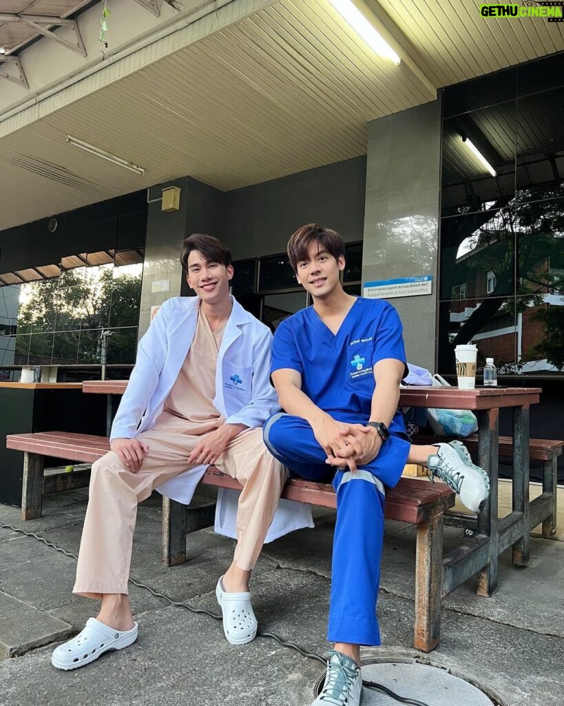 Pakorn Thanasrivanitchai Instagram - TanBunn IN YOUR AREA !! 🌚❤️ มาเจอศิษย์พี่ห้อง ER กันหน่อยค้าบ 🤪 Great job crew! Welcome to the @sammonscene medical multiverse 🔥 . #triage #ทริอาชtheseriesep4