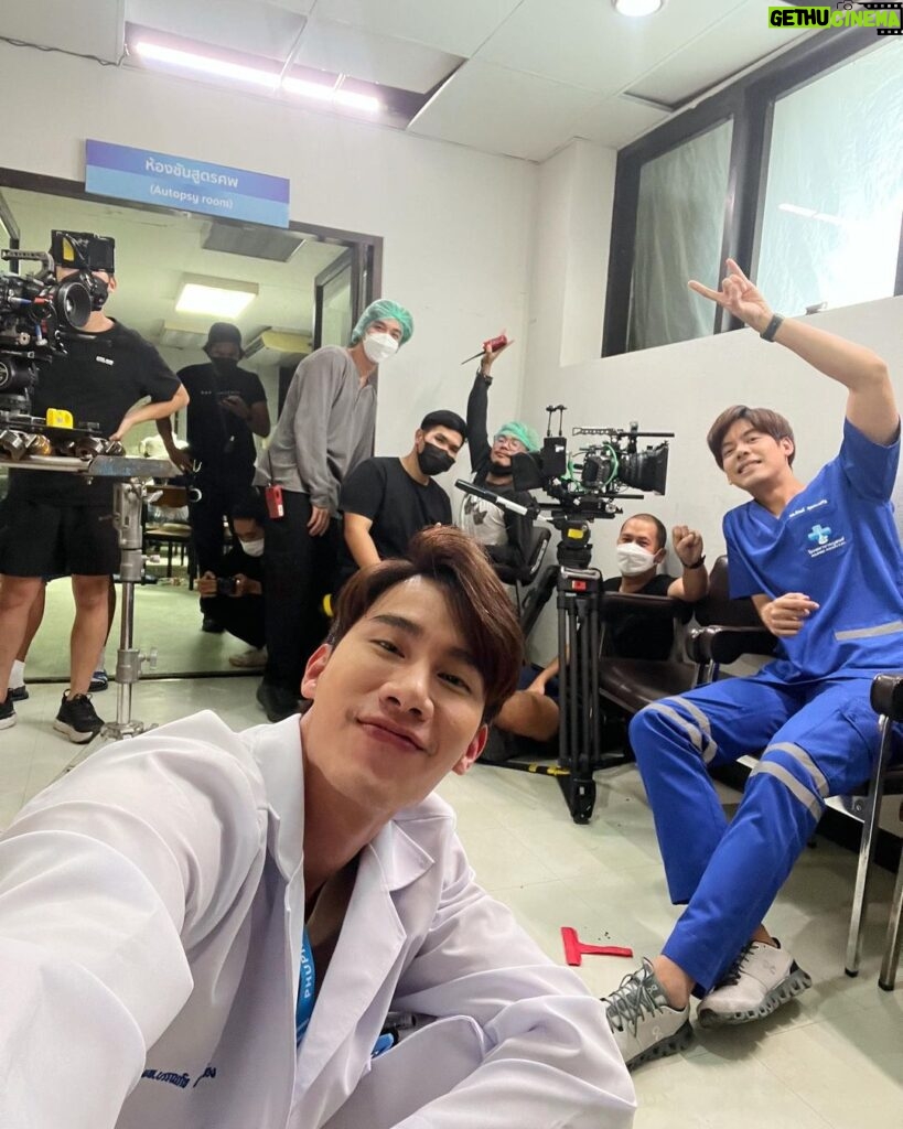 Pakorn Thanasrivanitchai Instagram - TanBunn IN YOUR AREA !! 🌚❤️ มาเจอศิษย์พี่ห้อง ER กันหน่อยค้าบ 🤪 Great job crew! Welcome to the @sammonscene medical multiverse 🔥 . #triage #ทริอาชtheseriesep4