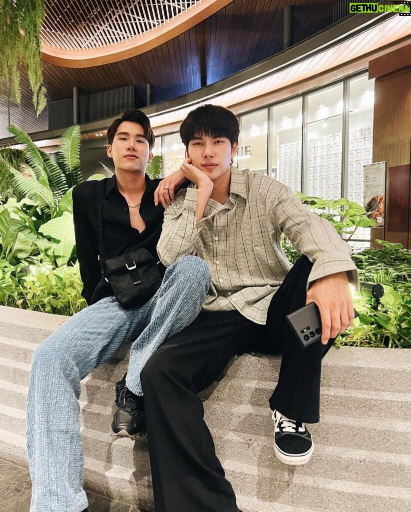 Pakorn Thanasrivanitchai Instagram - Six years and forever twinning @maxiiin_ 🥺👨🏻‍🤝‍👨🏻 . #maxtul Velaa Sindhorn Village Langsuan