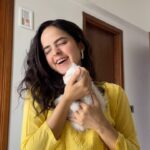 Palak Sindhwani Instagram - A Bella Day in my Life!! 🙈🥹❤️ On public demand, Here’s a mini vlog with Hindi voiceovers, Bas abhi taaza taaza edit Kiya hai, haha, enjoy!! 😘 #minivlog #adayinmylife #pet #reeloftheday #reelitfeelit #trendingreels #fyp #explore #palaksindhwani