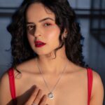 Palak Sindhwani Instagram - Happy Valentine’s Day to all my hopeless romantic friends out there!! 🥹😜 I hope this thousand years kinda love finds you at the right time and make you believe in the magic of love. ✨ Love deserves to be celebrated every day in every form, so till the time you find your special one, Let’s be grateful for all the love and compassion that is around us. 🫶 I love you and grateful for you❤️ Wearing - @urbanic_in Clicked by - @vikasgorule #valentines #love #valentineday #grateful #instamood #fyp #palaksindhwani #ootd