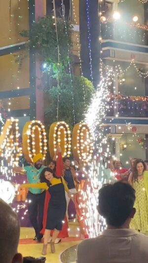 Palak Sindhwani Instagram - Nachde ne saare 4000 episodes ki khushi me!!❤️

Don’t forget to tune in on @sonysab SAB TV at 8:30pm to witness the celebration! ✨

#tmkoc #celebration #bts #behindthescenes #palaksindhwani