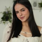 Palak Sindhwani Instagram - Frizz be gone with @lovebeautyandplanet_in Argan Oil and Lavender shampoo and conditioner, voilà – instant transformation. 😍 This duo has goodness of Argan oil & Lavender in it which helps to tame the frizz and it smells so so GOOD! Do give it a try! ❤️ #ad #lovebeautyandplanet #haircare #arganoil #frizzfreehair #nomorefrizz #palaksindhwani