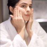 Palak Sindhwani Instagram - My makeup glam look is incomplete without skincare with Cetaphil products! 💫 And guess what, @cetaphil_india has launched and exciting campaign : #newyorkwithcetaphilindia Send your entries now!! ❤️ #NewYorkWithCetaphilIndia #skincare #cetaphil #ad #paidpartnership