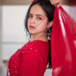 Palak Sindhwani Instagram - Sending you a ‘kite-load’ of good wishes on Makar Sankranti! ❤️✨ Wearing - @thechikanlabel Captured by - @vikasgorule