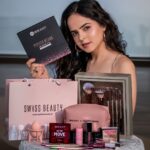 Palak Sindhwani Instagram - 🌟GIVEAWAY ALERT🌟 Participate in our exclusive Sunkissed winter giveaway🫶🏻 50 lucky winners stand a chance to receive fantastic Sunkissed goodies from Swiss Beauty✨ Here are the rules for the giveaway: ✨Share your favourite essentials for a winter Sunkissed glow in the comments ✨Follow our pages @officialswissbeauty @palaksindhwani ✨Tag two friends in the comments below. Don’t miss out, Giveaway ends on 19th January!🎁 #giveawayalert #giveaway #swissbeauty #makeuplover #makeup #participate #participatenow #explore #fyp