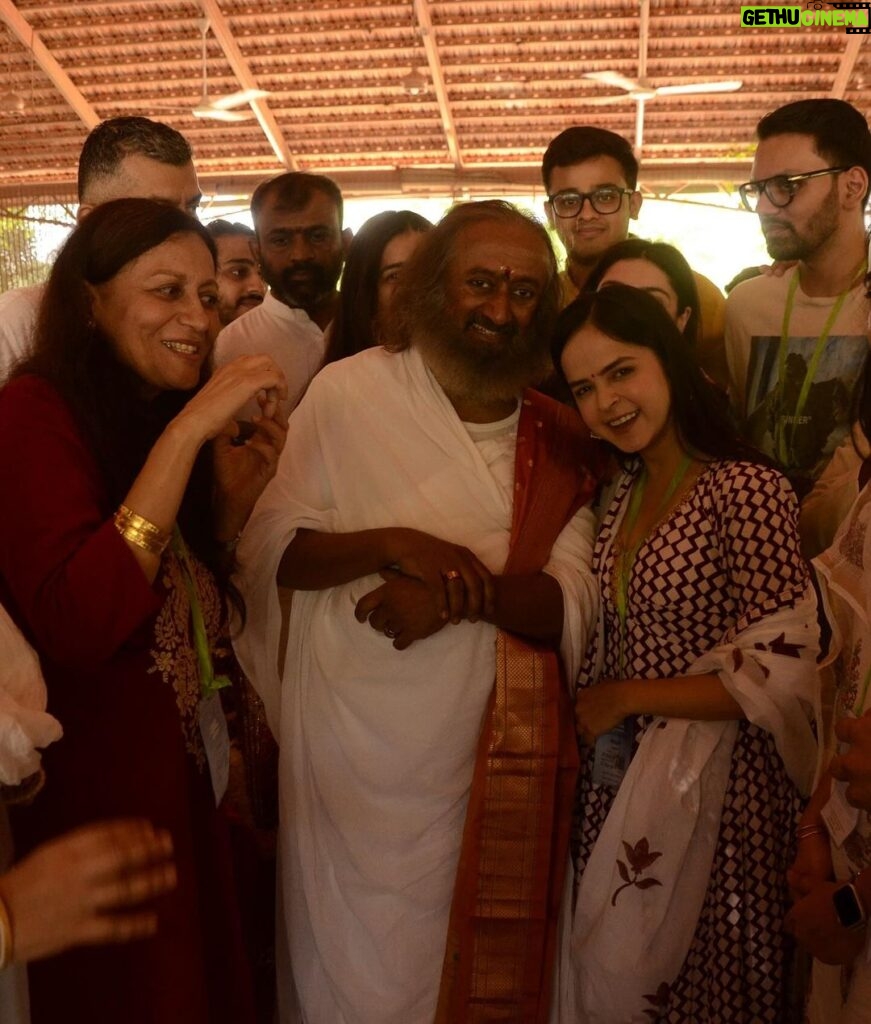 Palak Sindhwani Instagram - 4 days in silence under the loving care of @gurudev @shwetavyas1305 @kamleshbarwal were magical. ❤️ Kuch palo ke liye khudke saath bethoge toh ehsas hoga Zindagi sach mai bahut khoobsurat hai aur hum khamakha hi pareshan hote rehte hai ye jaan kar bhi ki chalni ye apne plan ke mutabiq hi hai aur koi hai jo hum sab ka khyaal rakh raha hai!! ✨ Let’s try to live in the present, Accept people and situations as they are and most importantly know that everything is temporary, So enjoy every moment as it comes, Make the most of your life, Spread happiness, Do seva, Be kind to yourself and others, That’s the Art of Living. 🧘‍♀️ #artofliving #aol #advancecourse #silence #signatureprogram #peace #divinity #nature #fyp #palaksindhwani