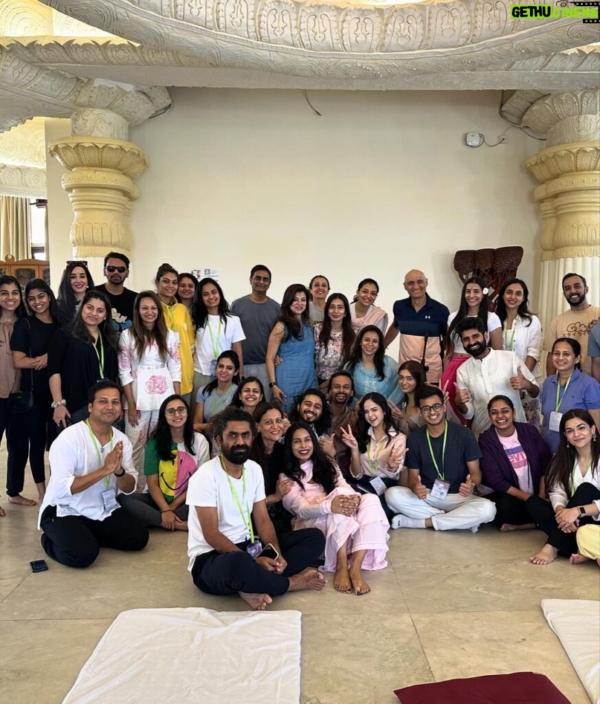 Palak Sindhwani Instagram - 4 days in silence under the loving care of @gurudev @shwetavyas1305 @kamleshbarwal were magical. ❤️ Kuch palo ke liye khudke saath bethoge toh ehsas hoga Zindagi sach mai bahut khoobsurat hai aur hum khamakha hi pareshan hote rehte hai ye jaan kar bhi ki chalni ye apne plan ke mutabiq hi hai aur koi hai jo hum sab ka khyaal rakh raha hai!! ✨ Let’s try to live in the present, Accept people and situations as they are and most importantly know that everything is temporary, So enjoy every moment as it comes, Make the most of your life, Spread happiness, Do seva, Be kind to yourself and others, That’s the Art of Living. 🧘‍♀️ #artofliving #aol #advancecourse #silence #signatureprogram #peace #divinity #nature #fyp #palaksindhwani