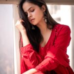 Palak Sindhwani Instagram - Sending you a ‘kite-load’ of good wishes on Makar Sankranti! ❤️✨ Wearing - @thechikanlabel Captured by - @vikasgorule