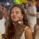 Paloma Bernardi Instagram - FELIZ ANO NOVO! ✨💫 Já iniciamos o ano cheio de quereres!!! E eu te quero 2024!!! Te quero muuuitooo!! @reveillondosquereres #Bahia #GoodVibes @baixioturismo @primahub @dreamculture.ag Foto: @manolocgj #SóCoisasBoas