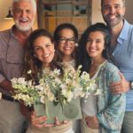 Paloma Bernardi Instagram - NOSSA FAMÍLIA É FRUTO DESSE AMOR! Comemoramos esse fim de semana os 40 anos de casamento dos meus pais!! Sim,40 anos! É possível ! É real! É referência (alta)! É inspiração! É escolha diária! É parceria diante dos altos e baixos! É amor,amor e amor…Que Deus renove dia a dia esse sentimento tão puro e verdadeiro em todos os momentos…na alegria e na tristeza,na saúde e na doença…por todos os dias de suas vidas!. FELIZ BODAS DE ESMERALDA ✨🫶🏼✨ NESTOR BERNARDI & DIL BERNARDI São Paulo, Brazil