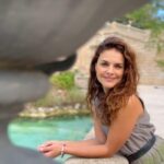 Paloma Bernardi Instagram - Em visita mágica à Espanha, a atriz Paloma Bernardi, que está no país para aprimorar o seu espanhol, abre o seu guia de viagem com exclusividade para a L’Officiel Brasil e apresenta famosos pontos turísticos como o Arco do Triunfo, Parque de la Ciutadella e claro, as famosas palominhas, que surpreenderam a estrela por seus intrigantes nomes: “Encontrei minhas amigas palomas, pois é, pomba em espanhol significa paloma! Elas dominam o espaço e eu me diverti um pouco - Paloma e as palominhas (risos)”. Confira no link da bio! Fotos: @lanza.fotografia Vídeo: @comunicalumar