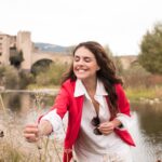 Paloma Bernardi Instagram - O rolê tá grande por aqui ! De pueblo a pueblo… Girona, Besalú, Figueres! Daqui e acolá…bailar!!! Daqui até ali…Dalí !!! Vale !? Vale! #Arte #diversão #Cultura #historia #Muralhas #Natureza @mimo_viagens @mayte.scaravelli @lanza.fotografia 🇪🇸 Guia: @secretodebarcelona Espagne