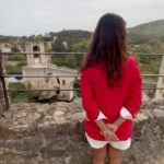 Paloma Bernardi Instagram - O rolê tá grande por aqui ! De pueblo a pueblo… Girona, Besalú, Figueres! Daqui e acolá…bailar!!! Daqui até ali…Dalí !!! Vale !? Vale! #Arte #diversão #Cultura #historia #Muralhas #Natureza @mimo_viagens @mayte.scaravelli @lanza.fotografia 🇪🇸 Guia: @secretodebarcelona Espagne