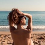 Paloma Bernardi Instagram - Enquanto isso em Barceloneta… Ella es y hace arte; sin darse cuenta y de una forma muy natural. Porque su cuerpo está vivo, es un templo sagrado y vive naturalmente su arte. Es libertador! Pode isso Brasil ? Em Barcelona pode! #Topless Fotos: @lanza.fotografia #Barcelona 🇪🇸 Barcelona, Spain