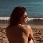 Paloma Bernardi Instagram - Enquanto isso em Barceloneta… Ella es y hace arte; sin darse cuenta y de una forma muy natural. Porque su cuerpo está vivo, es un templo sagrado y vive naturalmente su arte. Es libertador! Pode isso Brasil ? Em Barcelona pode! #Topless Fotos: @lanza.fotografia #Barcelona 🇪🇸 Barcelona, Spain
