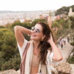 Paloma Bernardi Instagram - Pelo amor de Gaudí - Park Guell De mãos dadas com Deus, #Gaudí se inspirou na natureza para criar suas infinitas obras, totalmente artísticas! @mimo_viagens | @mayte.scaravelli Fotos: @lanza.fotografia #Barcelona 🇪🇸 Barcelona, Spain
