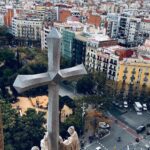 Paloma Bernardi Instagram - Eu senti a grandiosidade de Deus! SAGRADA FAMÍLIA - SAGRADO LUGAR! @mimo_viagens | @mayte.scaravelli Fotos: @lanza.fotografia #Barcelona 🇪🇸 Guia: @maramessa___ @secretodebarcelona Barcelona, Spain