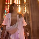 Paloma Bernardi Instagram - Eu senti a grandiosidade de Deus! SAGRADA FAMÍLIA - SAGRADO LUGAR! @mimo_viagens | @mayte.scaravelli Fotos: @lanza.fotografia #Barcelona 🇪🇸 Guia: @maramessa___ @secretodebarcelona Barcelona, Spain