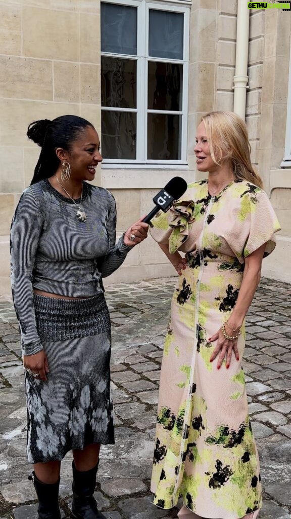 Pamela Anderson Instagram - Iconic actress and model @pamelaanderson spoke to i-D’s @lea.ogunlami about her Paris Fashion Week look, self-acceptance and ‘life-ing instead of ageing’ at @victoriabeckham’s SS24 show 💗 . . . Social Media Director @danilboparai Edit @monamoloko #PamelaAnderson #ParisFashionWeek #Reels Paris, France