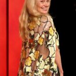 Pamela Anderson Instagram - Thank you for having me @vanityfair 🤍 Skin: @sonsieskin (and some glitter ✨… ha) Dress: @oscardelarenta