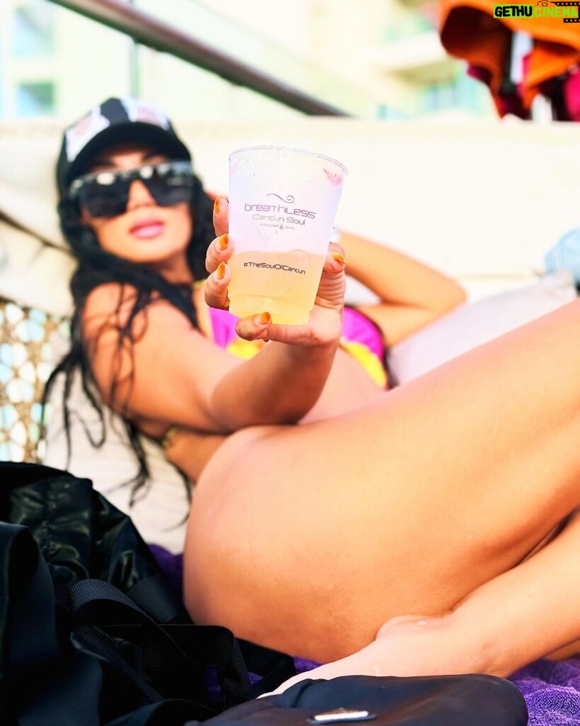 Pamela Díaz Instagram - Me escapé unos días para pasar el día del amor soltera 😈☀️ me lo merezco 🙌🏼 @breathlesscancunsoul @chilmextravel Breathless Cancun Soul Resort & Spa