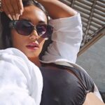 Pamela Díaz Instagram - Como necesitaba estar asi 😎 😉. Buen martes People 💋