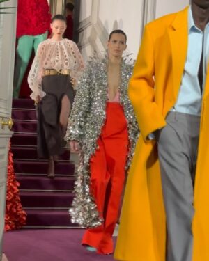 Paola Locatelli Instagram - @maisonvalentino haute couture 
sincère poésie, merci 
@pppiccioli