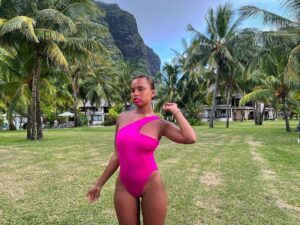 Paola Locatelli Instagram - boire manger bronzer 💕🎀 Mauritius, Le Morne