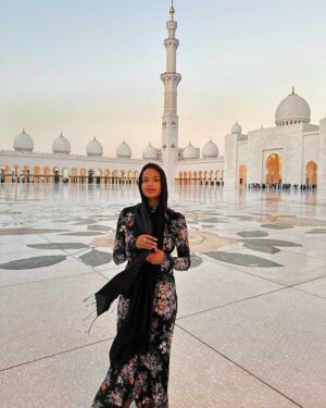 Paola Locatelli Instagram - la beauté de cet endroit 
@visitabudhabi #InAbuDhabi
invitation