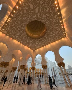 Paola Locatelli Instagram - la beauté de cet endroit 
@visitabudhabi #InAbuDhabi
invitation