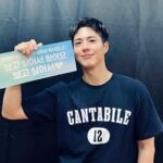 Park Bo-gum Instagram - 평생 친구분들과 함께 한 지나왔던 모든 시간, 걸어왔던 모든 순간이 은혜였습니다. 진심으로 감사드립니다! 여러분의 삶이 언제나 노래하듯 즐겁기를 소망합니다. 축복합니다🩵 #PARKBOGUM_12th_Anniversary #우리들의_시간은_언제나_Cantabile 올림픽공원 올림픽홀
