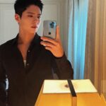 Park Bo-gum Instagram - CODE VESTIMENTAIRE : LE PALACE #CELINE #CELINEBYHEDISLIMANE Eden Roc Hotel du Cap
