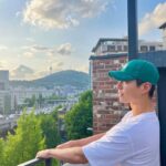 Park Bo-gum Instagram - “밝아져라“ ”맑아져라“ 기쁨 한 송이 받으시고 내내 행복하십시오🌹
