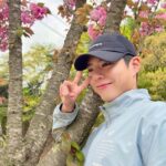 Park Bo-gum Instagram - 꽃들아 안녕🌸 #올여름_온더락과_함께 #아이더