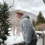 Park Bo-gum Instagram - 지난밤에 눈이 소오복이 왔네☃️