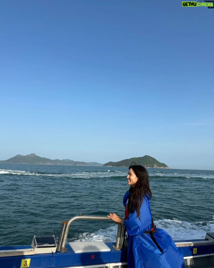 Park Eun-bin Instagram - 🎼2회🌊 #무인도의디바 볼 준비 되셨나요~?😳🩵💙 밤 9시20분에 만나요!!! 목하 무인도 탈출~🏝👣