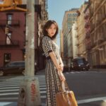 Park Eun-bin Instagram - @toryburch & @Wkorea in New York🗽 #ToryBurch #토리버치 & EUNBIN 🧡 #ToryBurchSS23