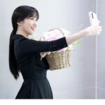 Park Eun-bin Instagram - 2022 제49회 #한국방송대상 에서 #연모 로 #최우수연기자상 을 받았습니다🏆 사실 그동안..수상을 해도 당장 내일은 또 다른 역할로 촬영을 잘 해내야 한다는 임무가 있어서 기쁨을 크게 즐기지 못하고...그저 그간의 노력에, 어제까지의 하루에 마침표를 찍어주는 느낌이라고 생각했는데요. 마침표가 아니라 끝나지 않은 말줄임표 였나봅니다...🥹💙💜❤️ 모든 작품이 저에게 갖가지 의미들을 품고 있고 다 소중하지만 많은 것을 해볼 수 있게 해준 이 라는 작품을 많이 사랑했기에, 끝났어도 제 안에 잘 담아두고 오래 추억해야지 가다듬었었는데 이렇게 시간이 지나 큰 상을 주셔셔 감사합니다. 연모를 연모해주신 우리나라, 그리고 전세계 팬분들께도 다시 인사드릴 수 있어서 기뻤습니다. 고맙습니다 여러분💙💜❤️