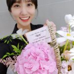 Park Eun-bin Instagram - 2022 제49회 #한국방송대상 에서 #연모 로 #최우수연기자상 을 받았습니다🏆 사실 그동안..수상을 해도 당장 내일은 또 다른 역할로 촬영을 잘 해내야 한다는 임무가 있어서 기쁨을 크게 즐기지 못하고...그저 그간의 노력에, 어제까지의 하루에 마침표를 찍어주는 느낌이라고 생각했는데요. 마침표가 아니라 끝나지 않은 말줄임표 였나봅니다...🥹💙💜❤️ 모든 작품이 저에게 갖가지 의미들을 품고 있고 다 소중하지만 많은 것을 해볼 수 있게 해준 이 라는 작품을 많이 사랑했기에, 끝났어도 제 안에 잘 담아두고 오래 추억해야지 가다듬었었는데 이렇게 시간이 지나 큰 상을 주셔셔 감사합니다. 연모를 연모해주신 우리나라, 그리고 전세계 팬분들께도 다시 인사드릴 수 있어서 기뻤습니다. 고맙습니다 여러분💙💜❤️