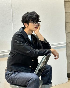 Park Hyung-sik Instagram - 오늘의 여정우가 궁금하다면 10시 30분