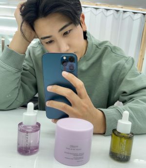 Park Hyung-sik Instagram - It’s me #FirstStepWithPHS @avoskinbeauty