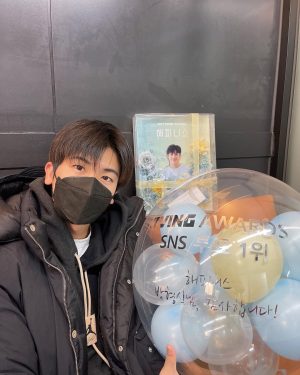 Park Hyung-sik Instagram - 감사합니다 👍🏻