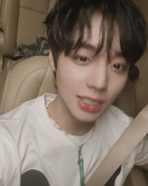 Park Ji-hoon Instagram - may 고마워요❤️