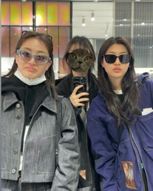 Park Ji-hyo Instagram - 엄니아부지의 세 금쪽이들