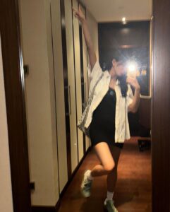 Park Ji-hyo Instagram - 아직 여름🩵