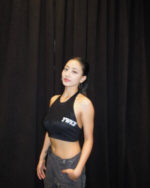 Park Ji-hyo Instagram - 끝🖤