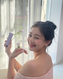 Park Ji-hyo Instagram - 🩰
